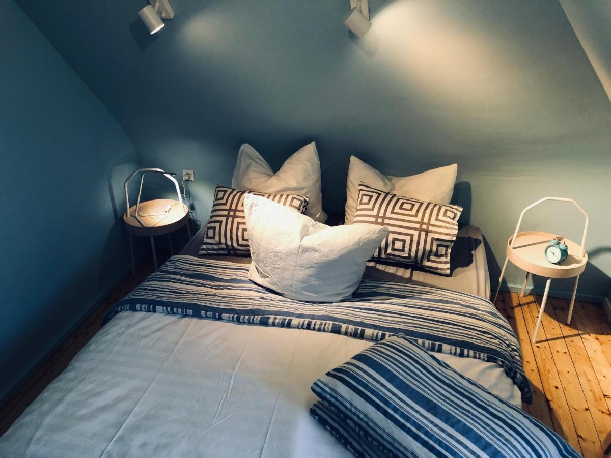 Blaues Zimmer Mit Grossem Balkon, Bad Ist Ein Traum, 50 Schritte Zum Radweg Am Main,Ideal For Short Stay Mainstockheim Экстерьер фото