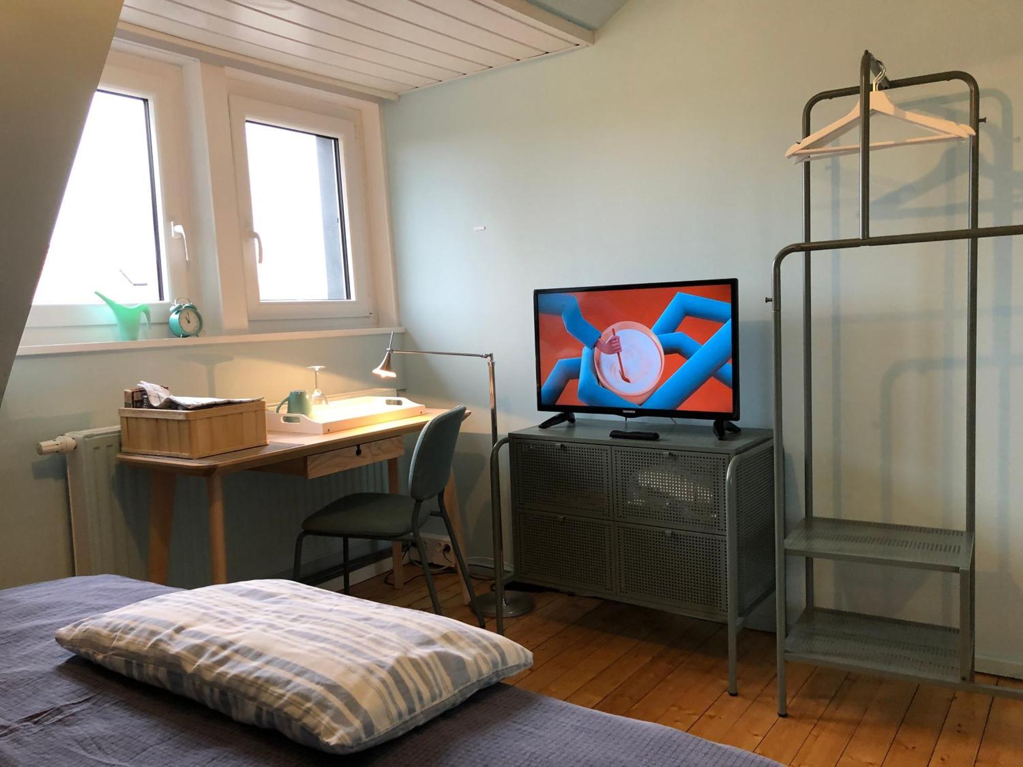 Blaues Zimmer Mit Grossem Balkon, Bad Ist Ein Traum, 50 Schritte Zum Radweg Am Main,Ideal For Short Stay Mainstockheim Экстерьер фото